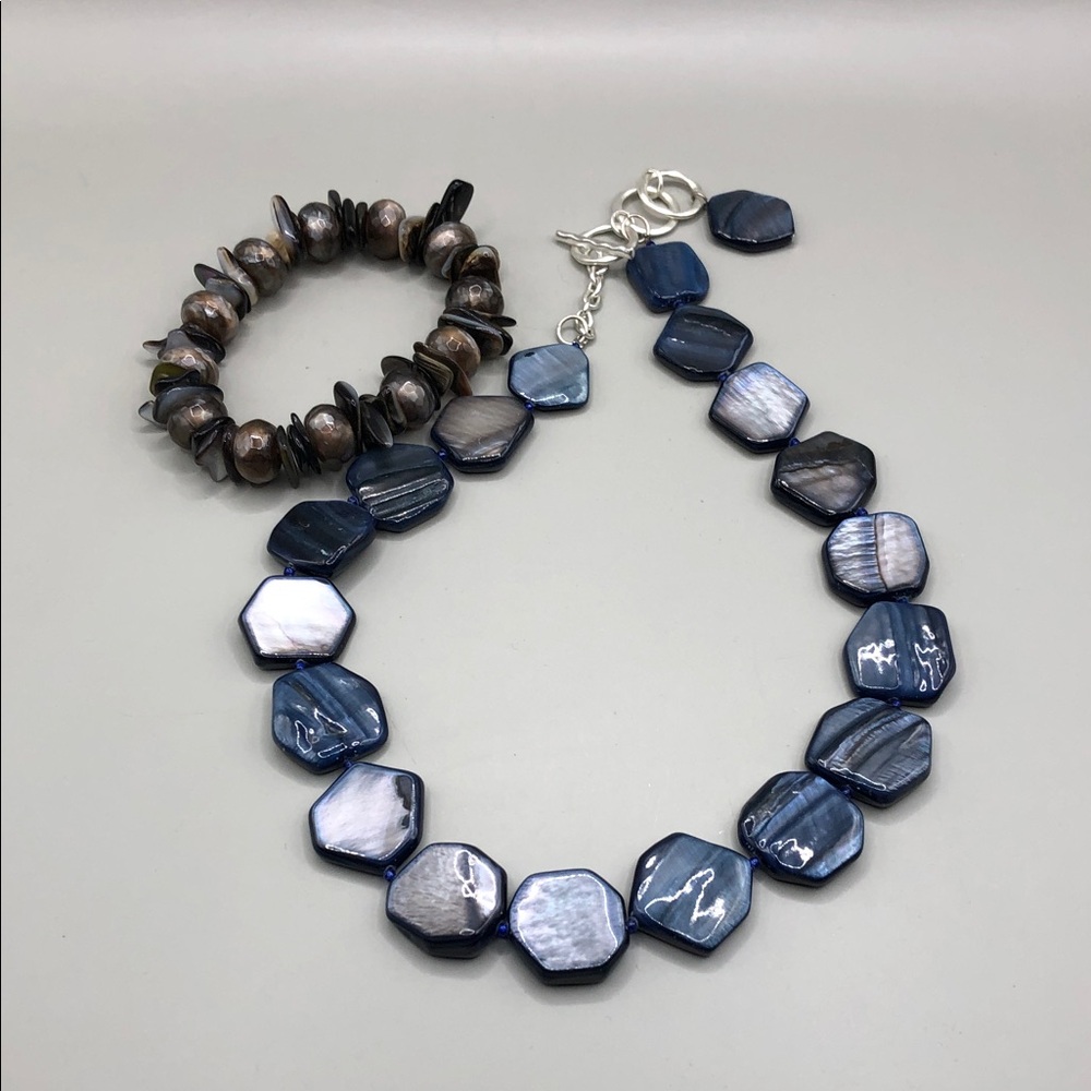Chunky polished shell bead statement style necklace toggle clasp free bracelet.